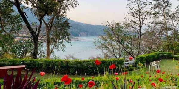 100 hour yoga immersion in traditional Himalayan yoga ashram in India