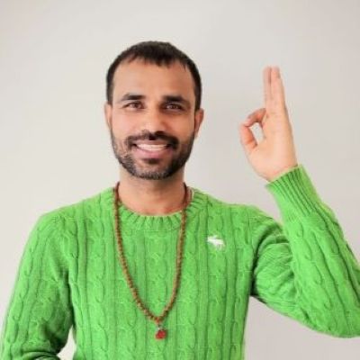 Yogarishi Ananda – Asana Practice & Alignment Specialist