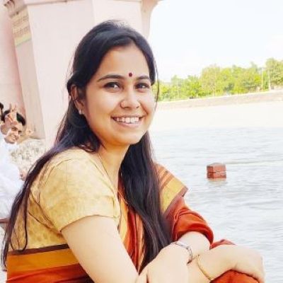 Pooja Ji – Yoga Philosophy & Sacred Texts Guide